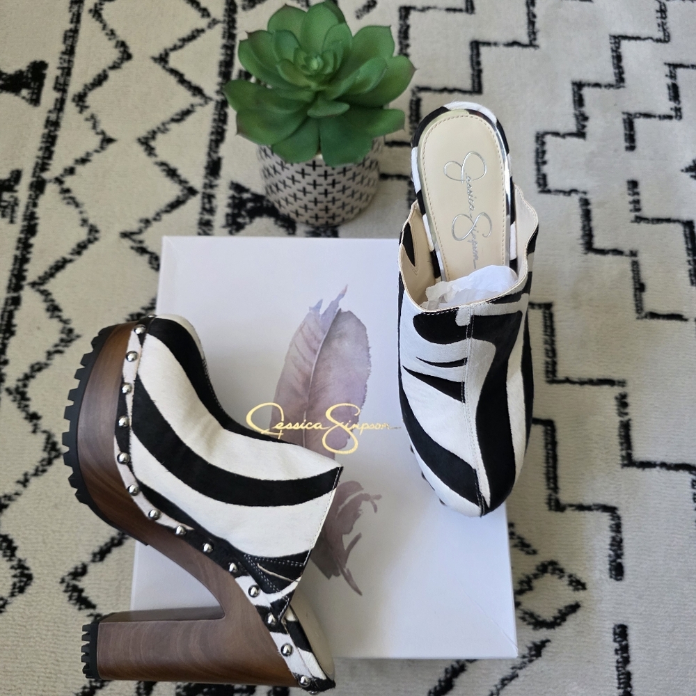 GORGEOUS Jessica Simpson Black and White Calf Hair Clogs! NWT (Never Worn!)